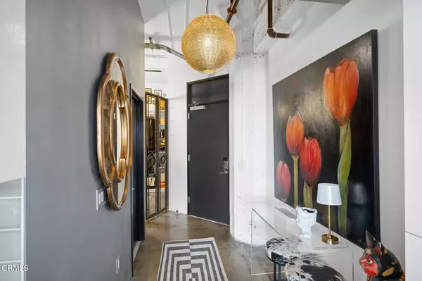 Los Angeles, CA 90014,315 E 8th Street #301