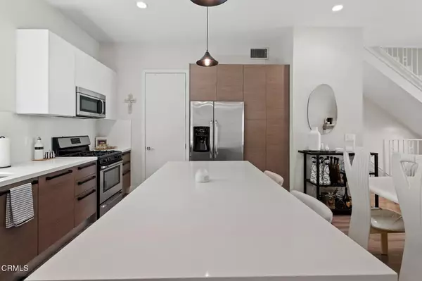 Sherman Oaks, CA 91401,5664 Hazeltine Avenue