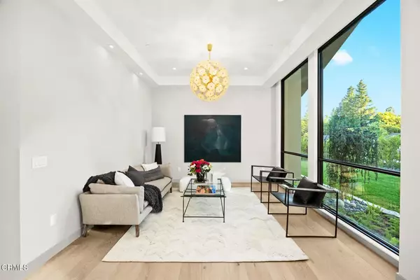 La Canada Flintridge, CA 91011,4828 Oakwood Avenue