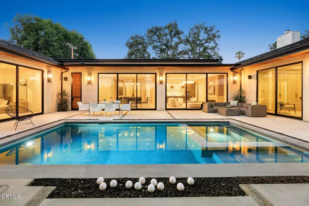 La Canada Flintridge, CA 91011,4828 Oakwood Avenue