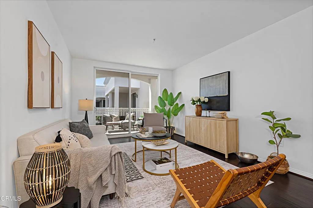 Los Angeles, CA 90008,3740 Santa Rosalia Drive #408