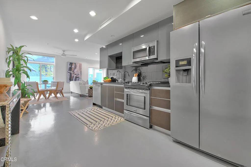 133 S Los Robles Avenue #205, Pasadena, CA 91101