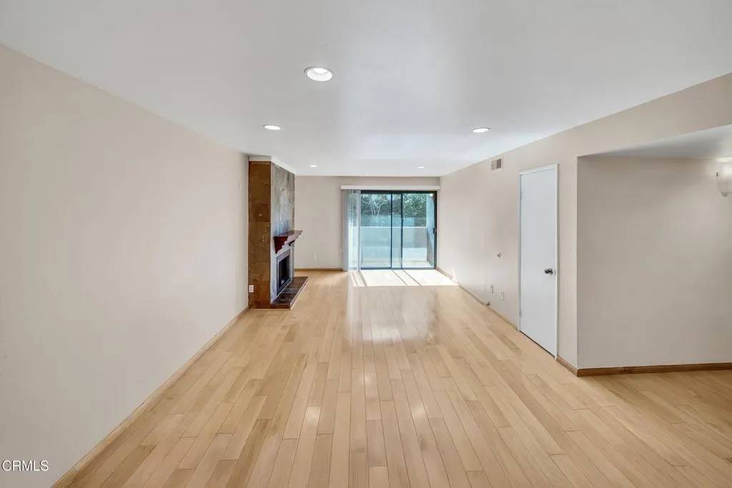 Los Angeles, CA 90068,1940 N Highland Avenue #10