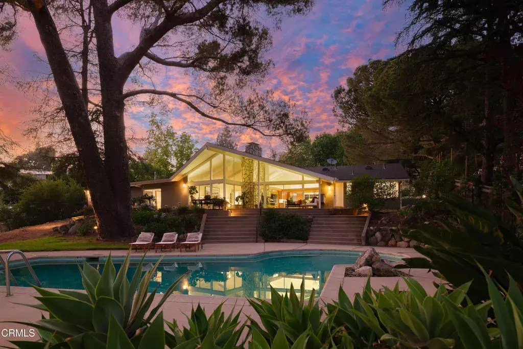 La Crescenta, CA 91214,5445 La Crescenta Avenue