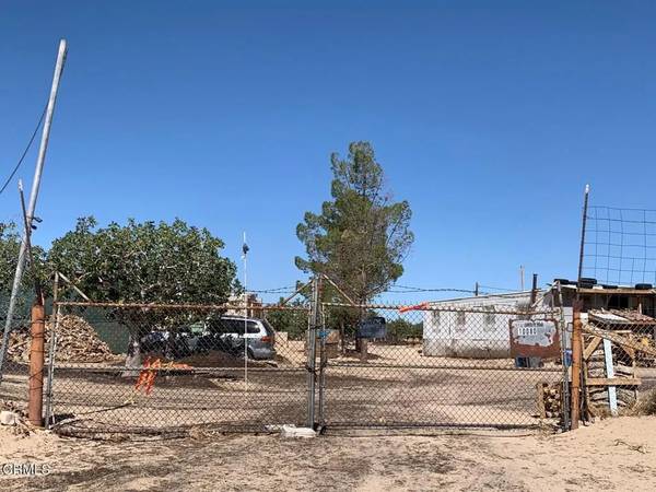 10080 Santa Fe Fire Road, Lucerne Valley, CA 92356
