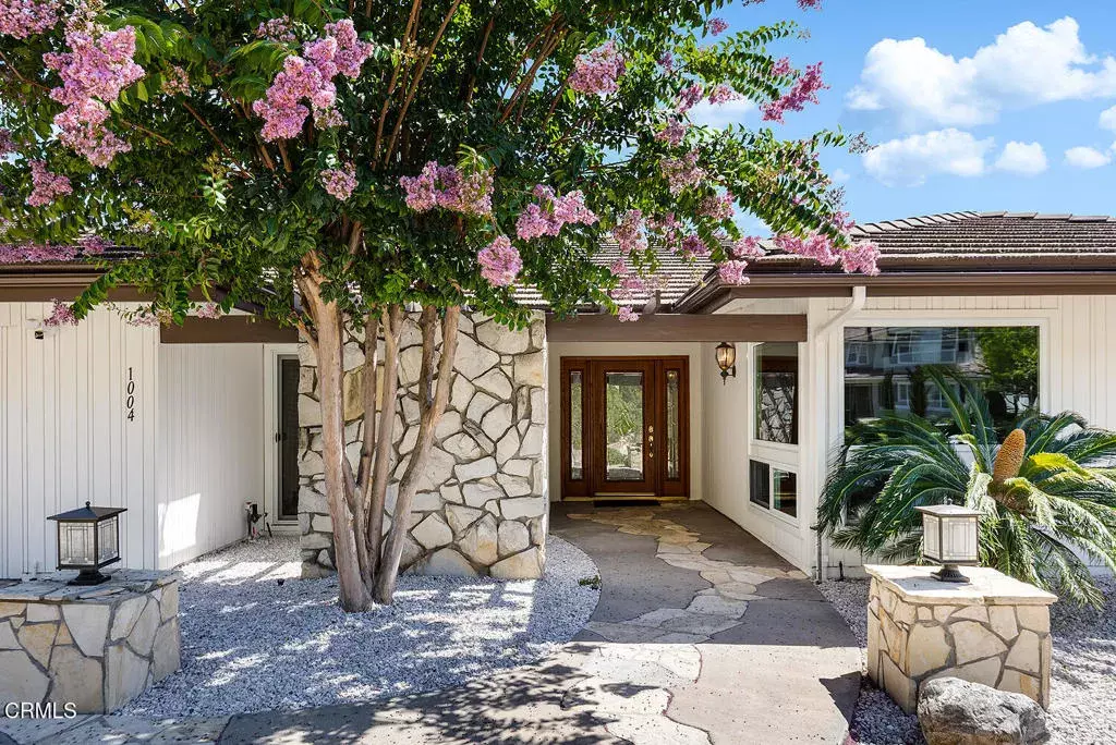 La Canada Flintridge, CA 91011,1004 El Vago Street