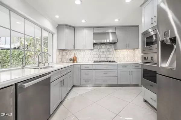 Los Angeles, CA 91352,8857 Bluffdale Drive