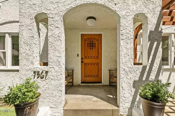 Los Angeles, CA 90036,7567 Rosewood Avenue