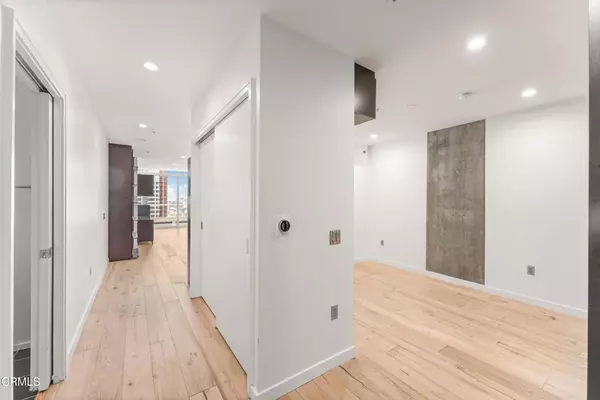 Los Angeles, CA 90015,1155 S Grand Avenue #2106