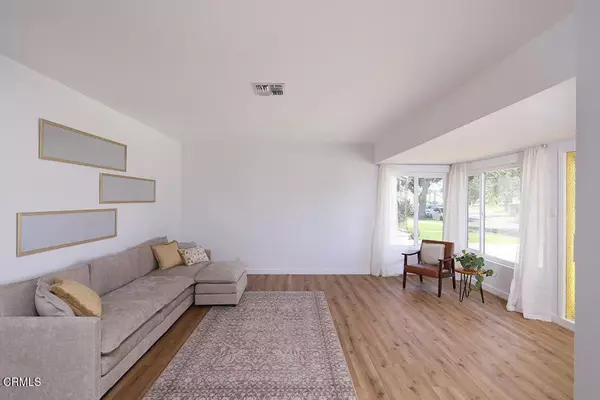 South Gate, CA 90280,5712 Glady Street