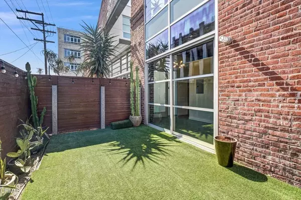 Los Angeles, CA 90013,527 Molino Street #111