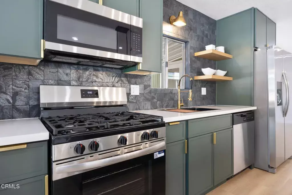 Chatsworth, CA 91311,21001 Plummer #114