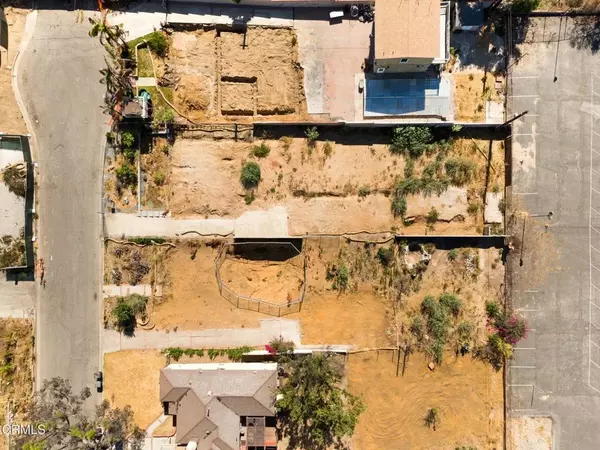 Altadena, CA 91001,102 W Poppyfields