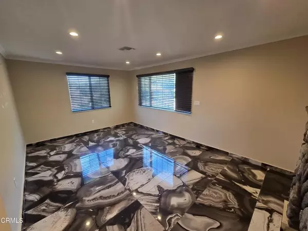 La Crescenta, CA 91214,2434 Olive Avenue