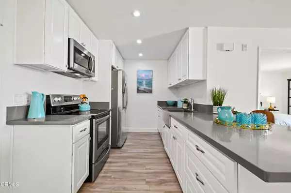 Los Angeles, CA 90042,4239 Via Arbolada #104