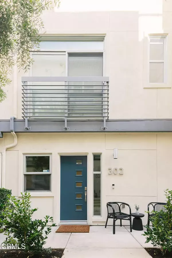 Los Angeles, CA 90039,2753 Waverly Drive #302