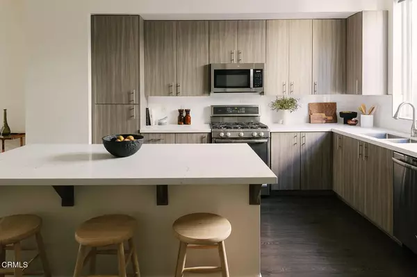 Los Angeles, CA 90039,2753 Waverly Drive #302