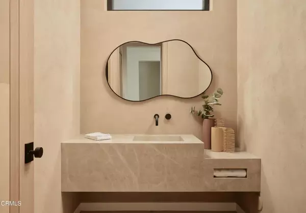 Los Angeles, CA 91602,11638 Kling Street