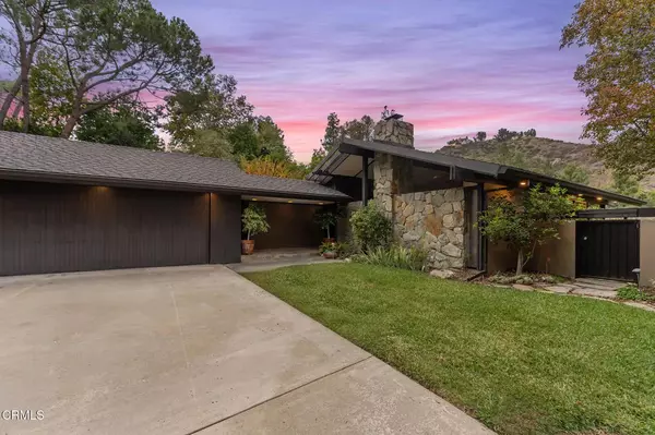 1345 Carnarvon Drive, Pasadena, CA 91103