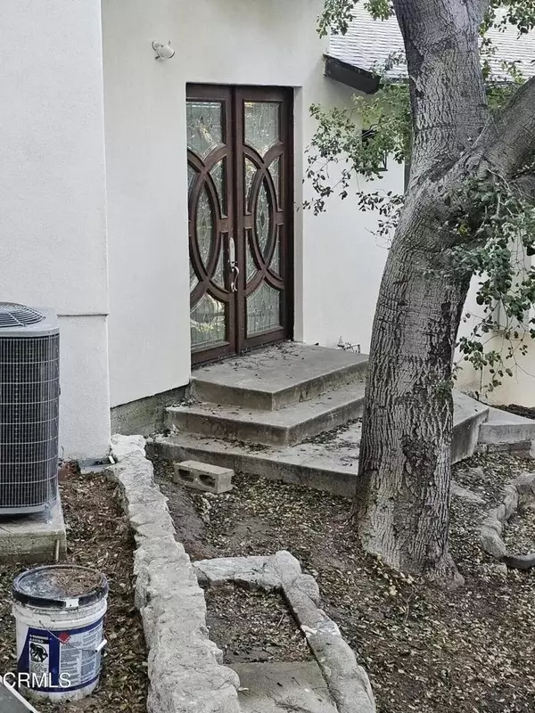 9682 Hillhaven Avenue, Tujunga, CA 91042