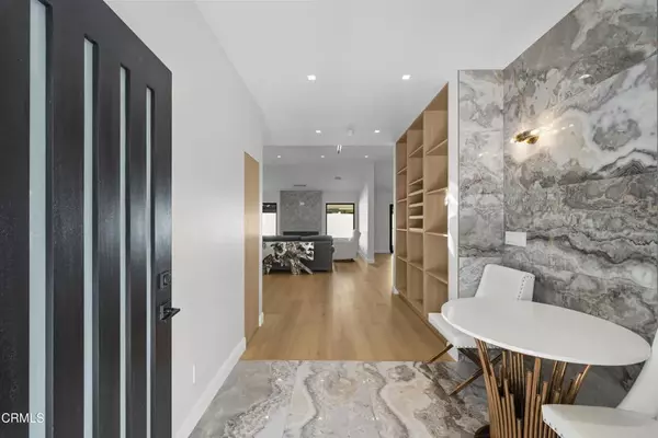 Los Angeles, CA 91401,14145 Weddington Street