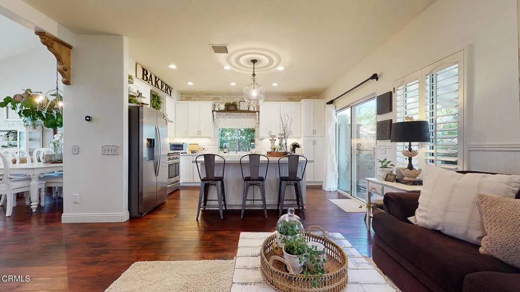Santa Clarita, CA 91350,28471 Nicholas Circle