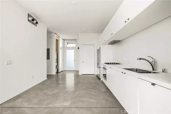 West Hollywood, CA 90069,901 Hancock Avenue #202