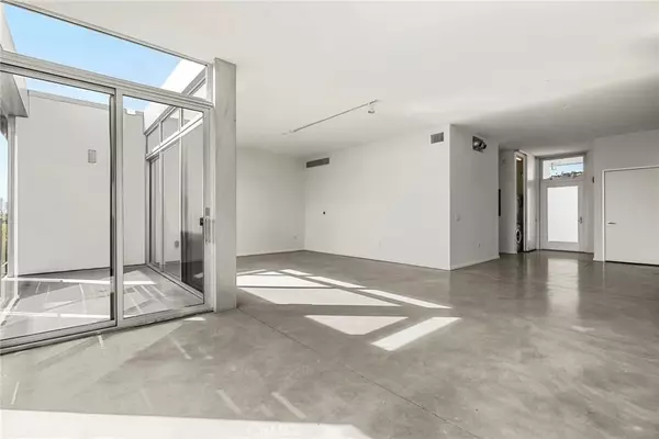 West Hollywood, CA 90069,901 Hancock Avenue #202