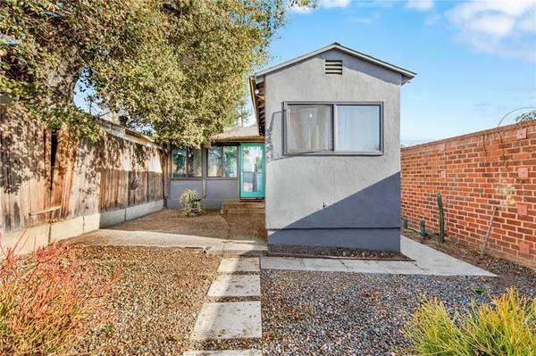 Altadena, CA 91001,2692 Fair Oaks Avenue