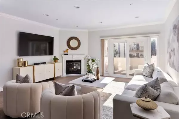 West Hollywood, CA 90048,118 S Clark Drive #202