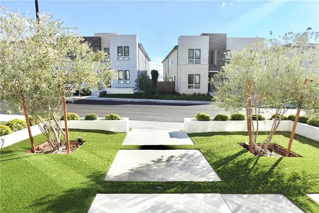 Porter Ranch, CA 91326,20551 W Hummingbird Court