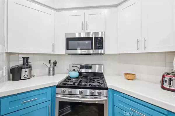 Van Nuys, CA 91411,14914 Hamlin Street #104