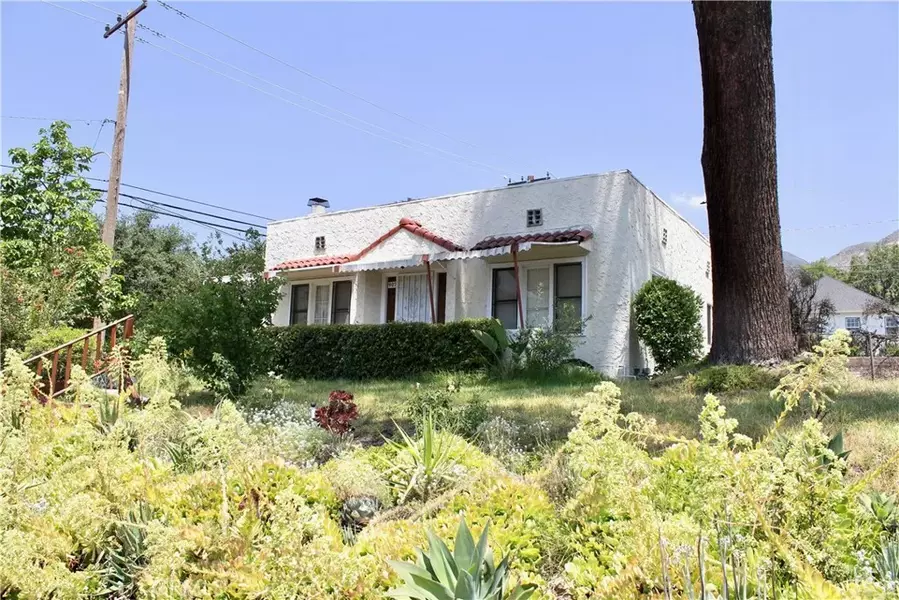 907 E Poppyfields Drive East, Altadena, CA 91001