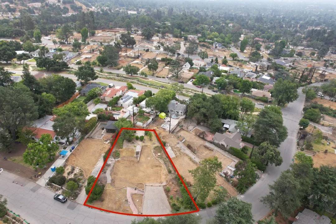Altadena, CA 91001,3044 N MOUNT CURVE