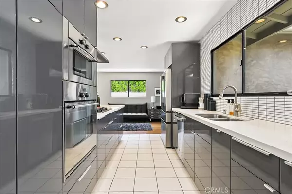 Woodland Hills, CA 91367,23441 Aetna Street