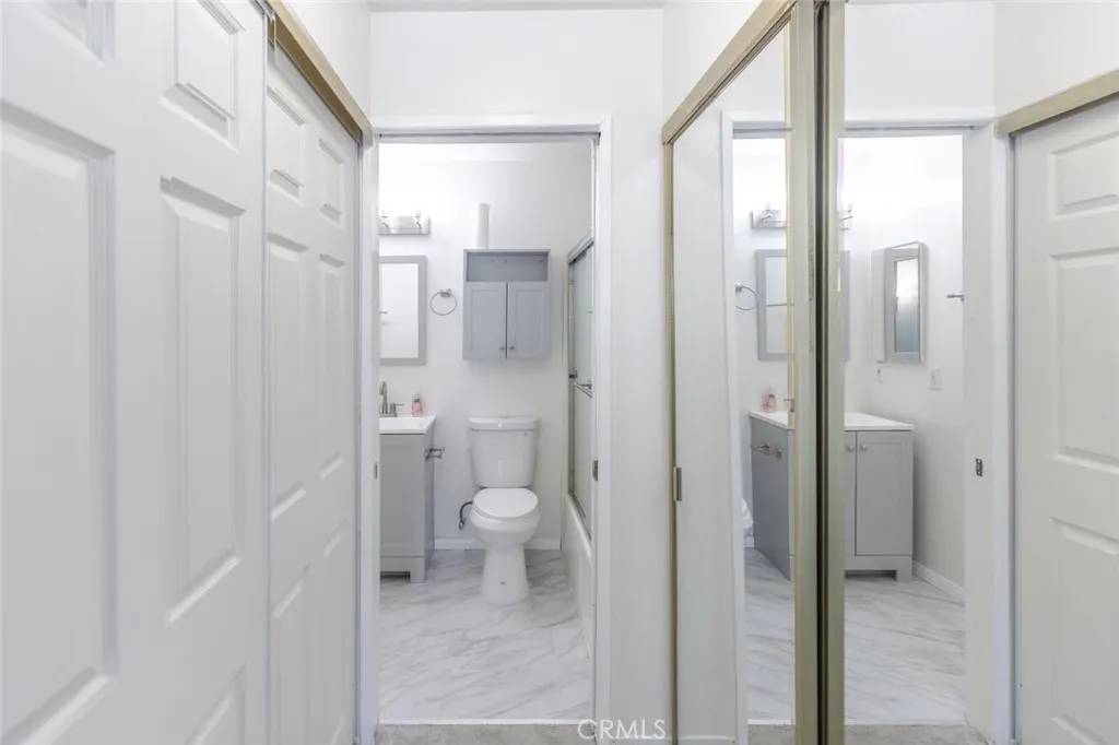 West Hills, CA 91307,7125 Shoup Avenue #206