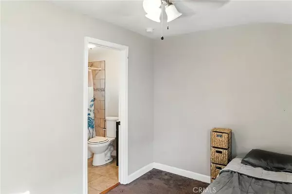 Los Angeles, CA 90058,1712 E 57th Street