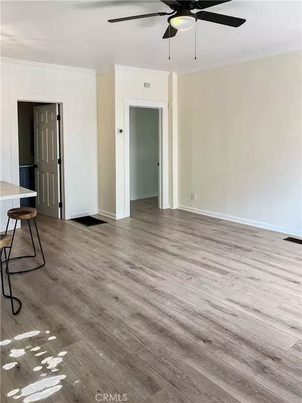 Pasadena, CA 91103,1252 N Raymond Avenue