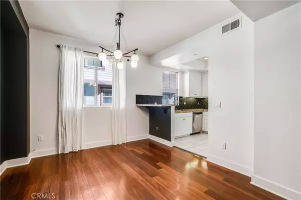 La Crescenta, CA 91214,6300 Honolulu #205