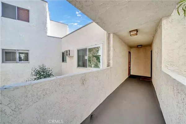 West Hollywood, CA 90069,8400 De Longpre Avenue #311