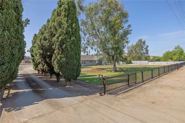 Porterville, CA 93257,141 W Reid Avenue