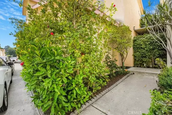Arleta, CA 91331,9315 Woodman Avenue #8