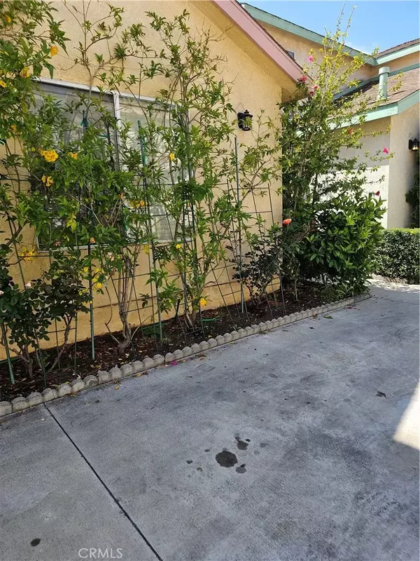 Arleta, CA 91331,9315 Woodman Avenue #8