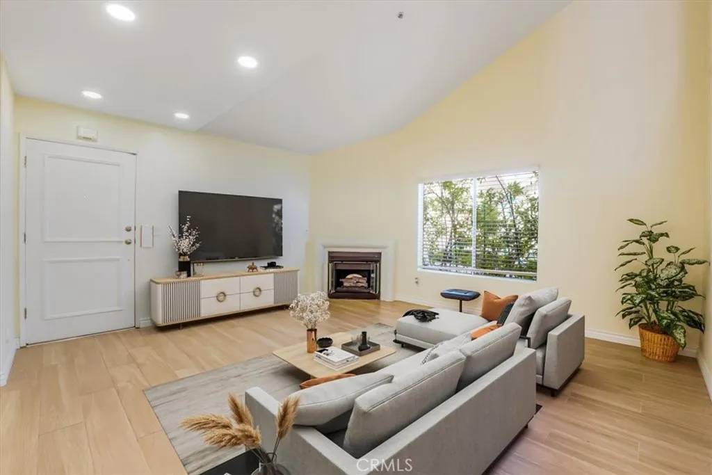 9315 Woodman Avenue #8, Arleta, CA 91331
