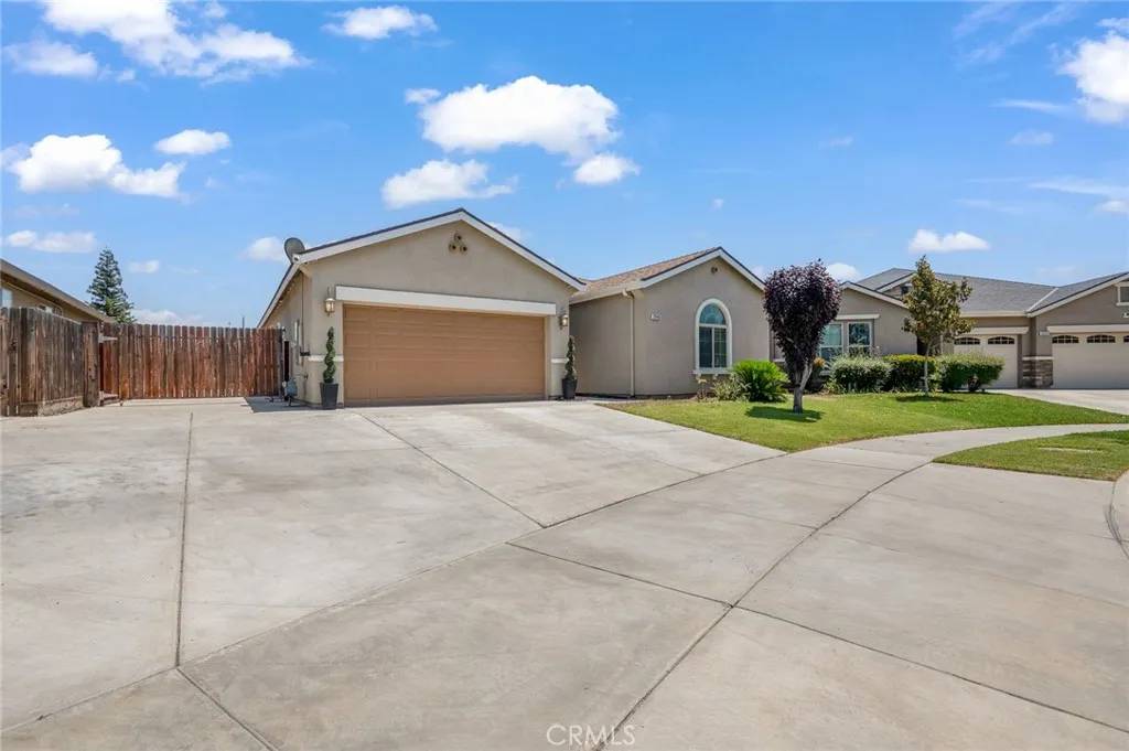 Visalia, CA 93292,2046 S Grand Street