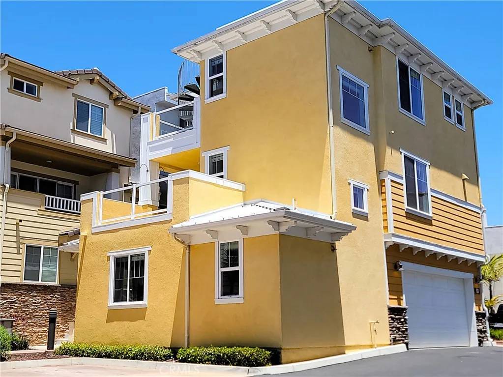 393 Wadsworth Avenue, Pismo Beach, CA 93449