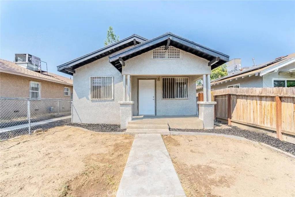 3137 E Townsend Avenue, Fresno, CA 93702