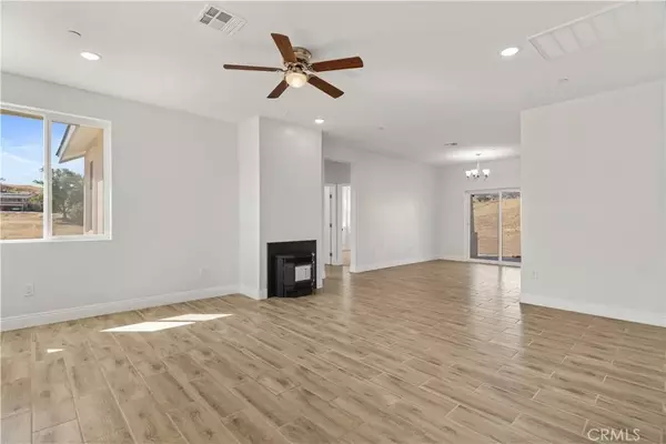 Tehachapi, CA 93561,20381 Pinon Canyon Road