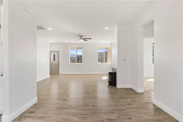 Tehachapi, CA 93561,20381 Pinon Canyon Road