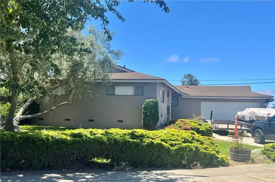 562 Fairlane Place, Santa Maria, CA 93455